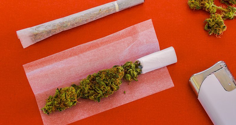 How to roll weed