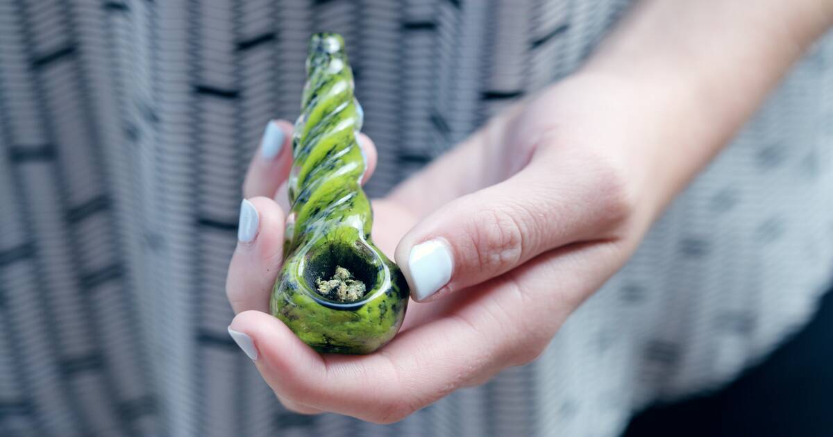 How to use a weed pipe